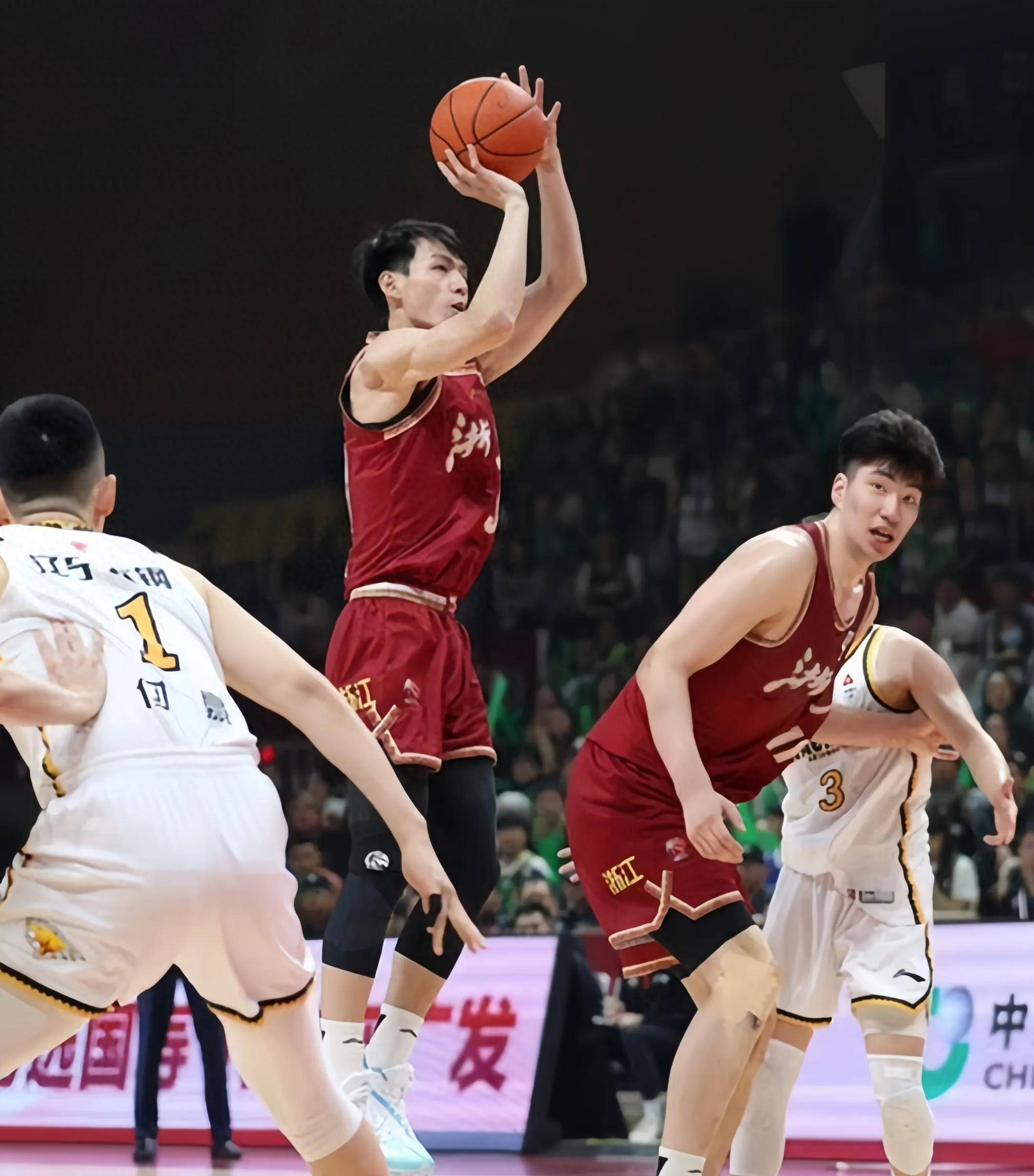 糟透了，詹姆斯-33正负值创湖人生涯新低，也是其生涯第三低（詹姆斯单场正负值-33，湖人时期最低、职业生涯第三低）